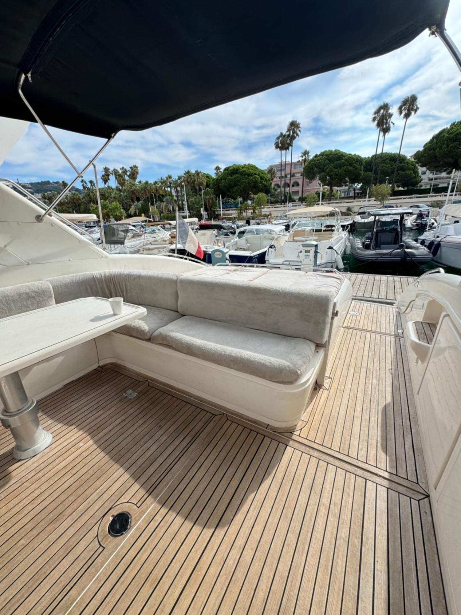 Bateau-hôtel Yacht 17m Princess V52 Port Canto 3 Ac