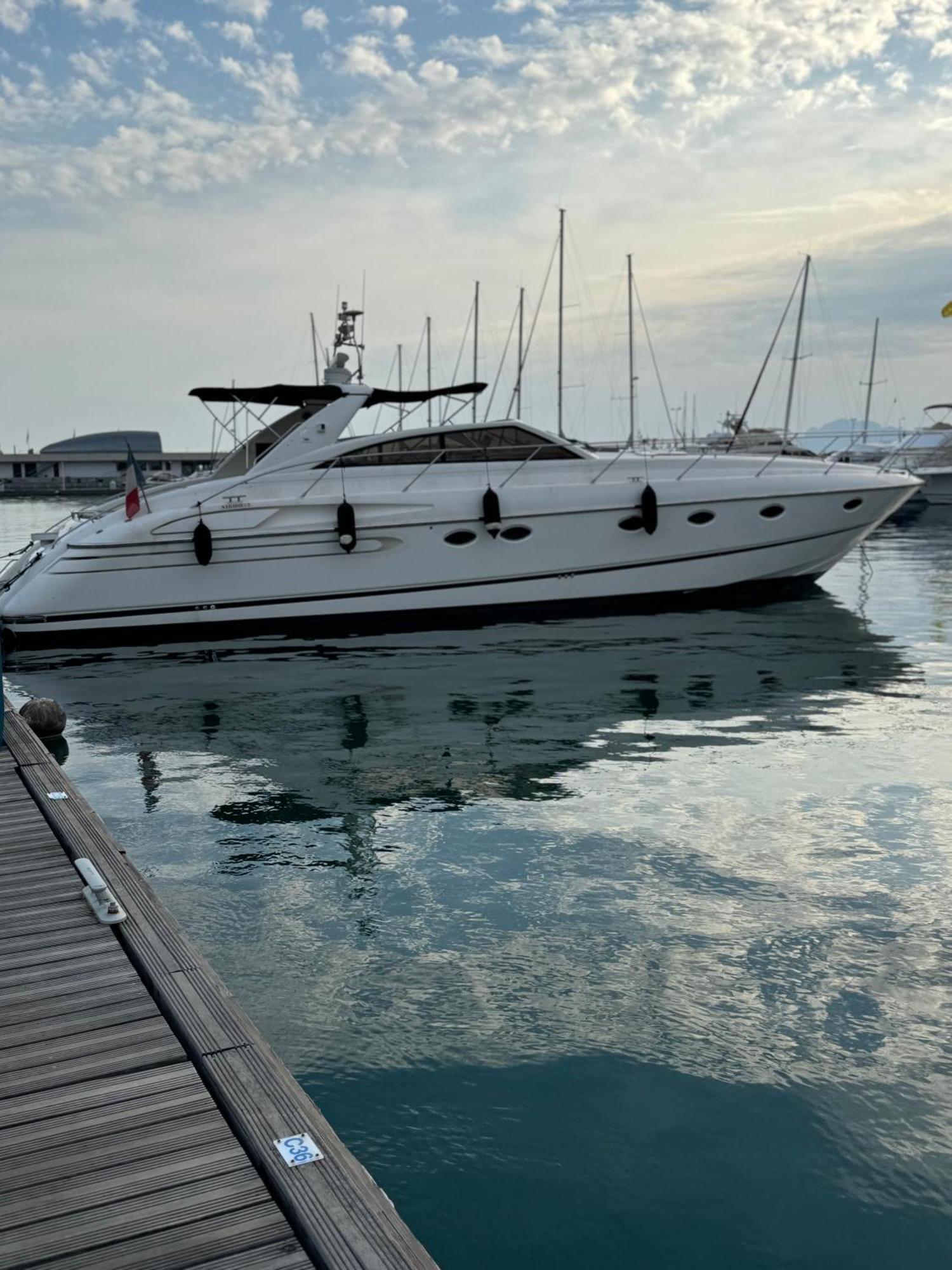 Yacht 17m Princess V52 Port Canto 3 Ac *